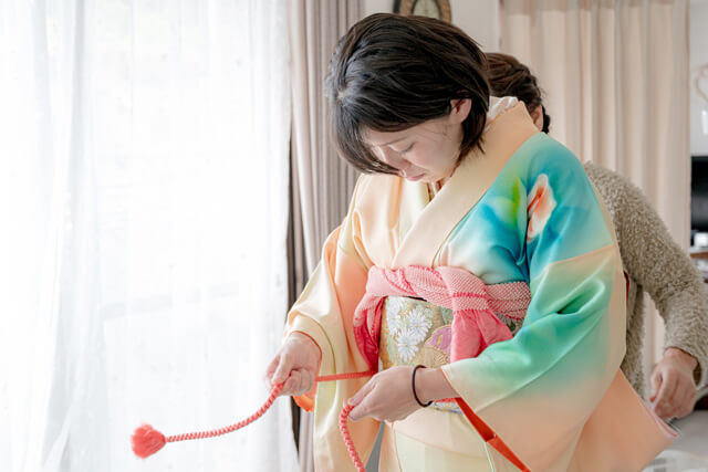 着物作家・本郷大田子とは?買取価格はどのくらい?
