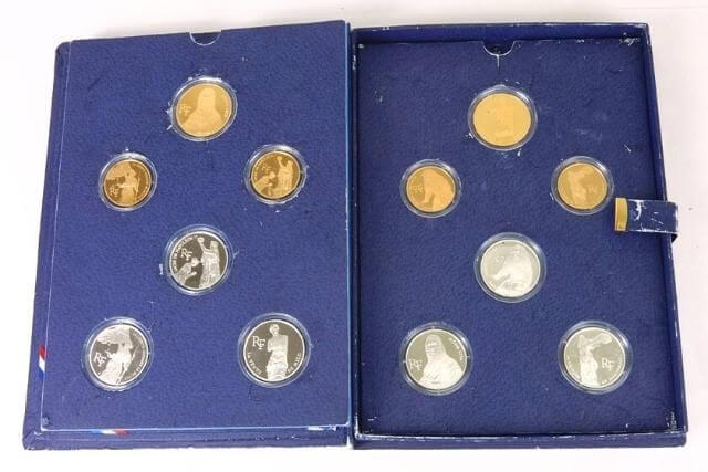 ルーブル美術館200周年記念コインは高価買取が可能なのか？コインの価値や種類について解説