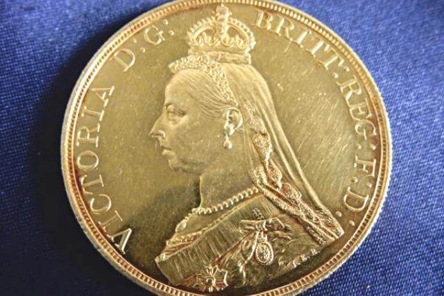 ヴィクトリアジュビリーヘッド5ポンド金貨（1887年イギリス）は高価買取が可能！？記念硬貨の種類や特徴を徹底解説