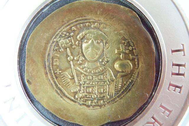 【ノミスマ金貨】ミカエル7世（ビザンティン帝国）～最初のキリストのコイン～の特徴と市場価値を解説