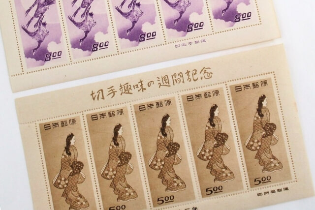 封筒やハガキに貼る切手はいくら？料金体系や種類について解説