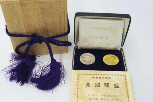 明治百年記念「西郷隆盛」記念メダル純金純銀セットの特徴と市場価値を解説