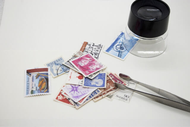 切手収集用ヒンジとは？切手のヒンジを利用するメリットやデメリットを解説