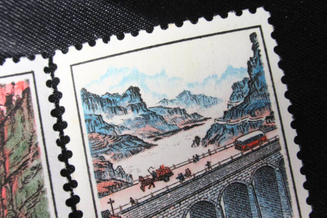 中国切手】「紅旗用水路」切手の特徴と詳細、買取市場について解説 