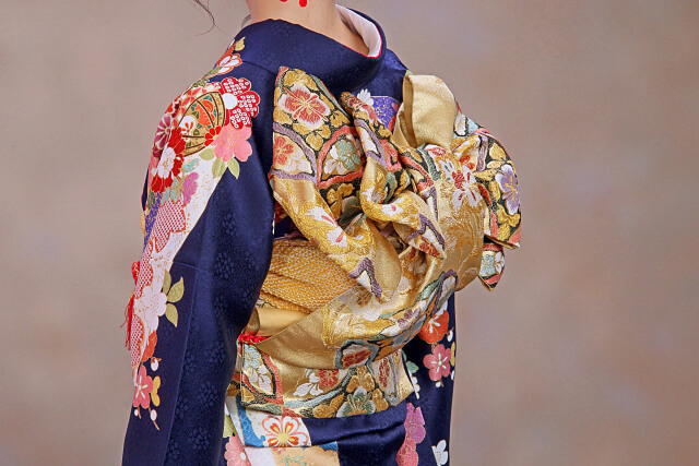 青木滋芳が手がけた着物の買取相場