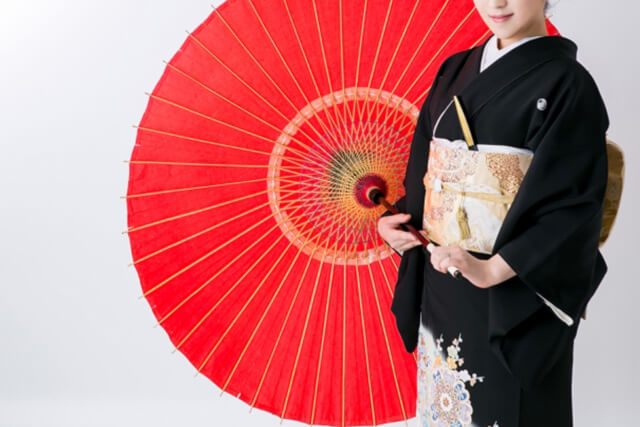 金彩工芸作家「堀省平（ほり しょうへい）」が手がけた着物の買取相場は？