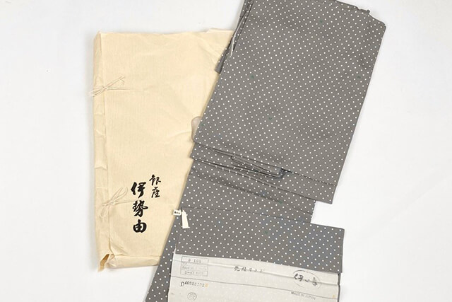 たとう紙とは？サイズや買える場所・着物の包み方などを解説