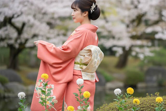 加賀友禅作家「梶山伸（かじやま しん）」が手がけた着物の買取価格は？