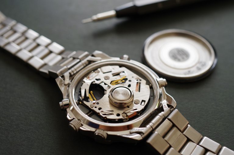 電池切れの腕時計は売れる？買取相場と高く売るコツ