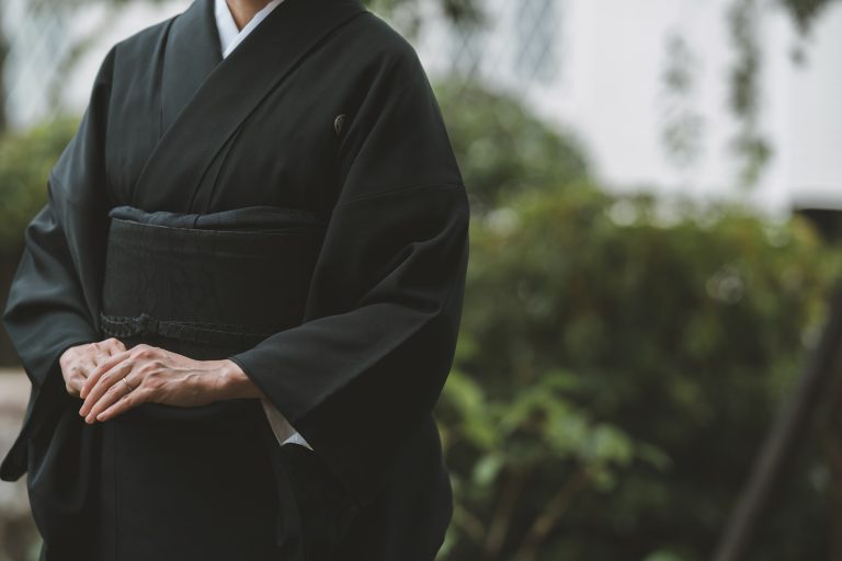 【注意】喪服の着物は買取可能？売れない理由と家紋・素材別の買取相場を解説