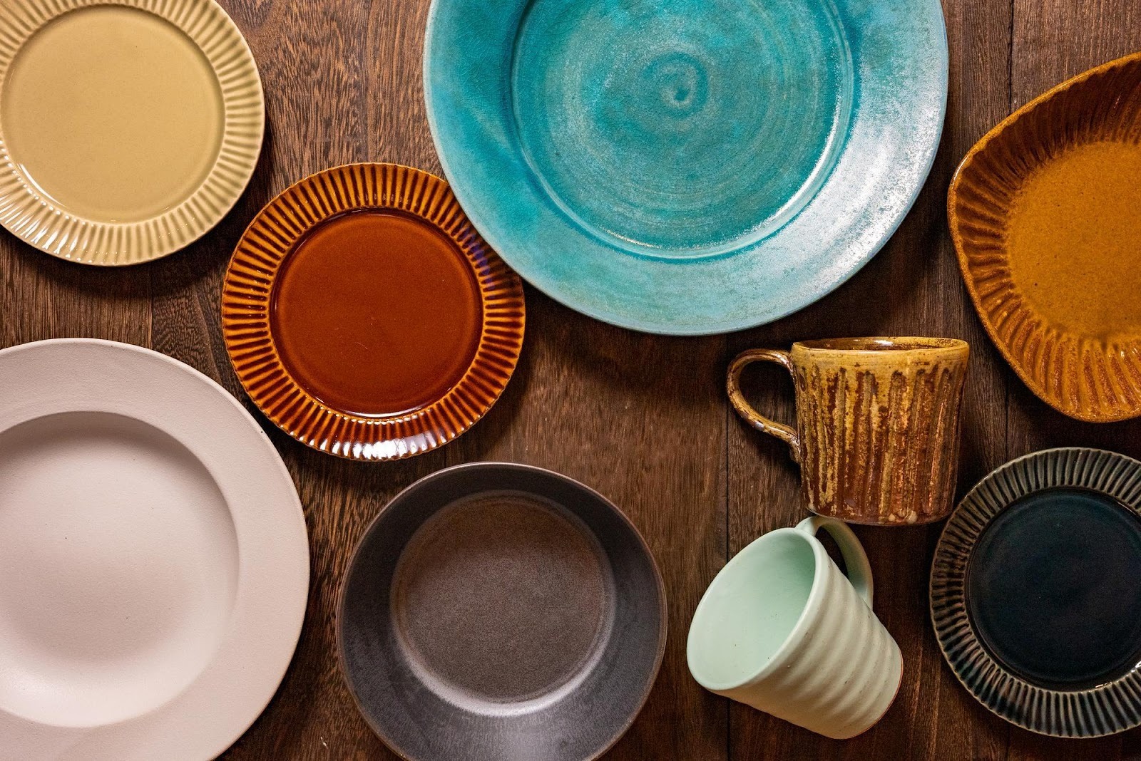 陶器と磁器の違いを徹底解説！特徴・見分け方と買取ポイントまで紹介