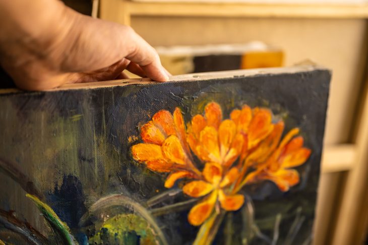 黄色い花の油絵