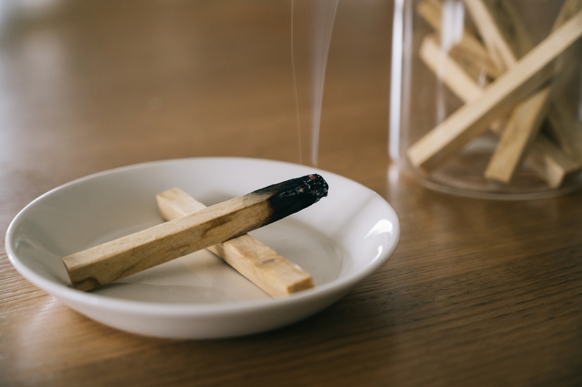 【香木とは】伽羅・沈香・白檀の3大香木の違いと価値、専門家が教える楽しみ方