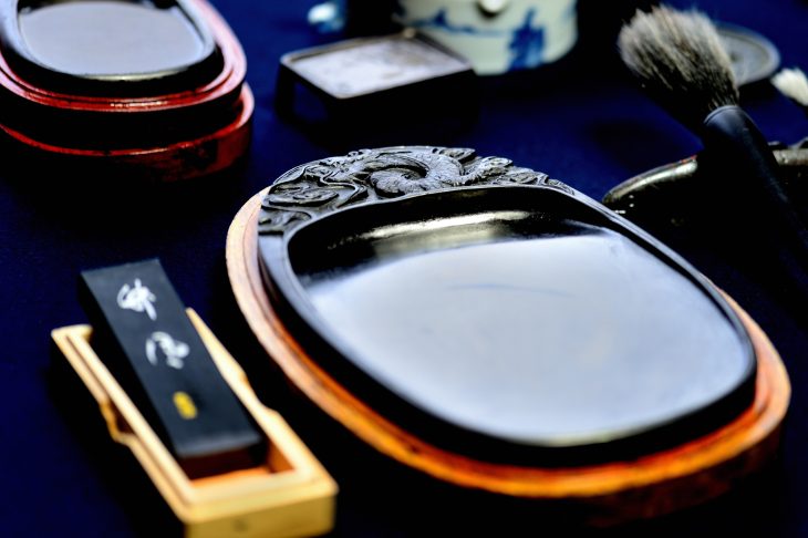 デザイン性が高いすずりと墨