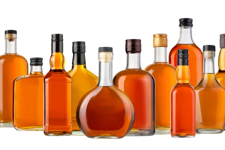 さまざまなブランデーのボトル