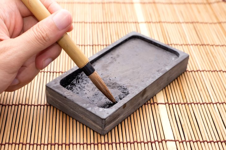 墨が固まったすずり