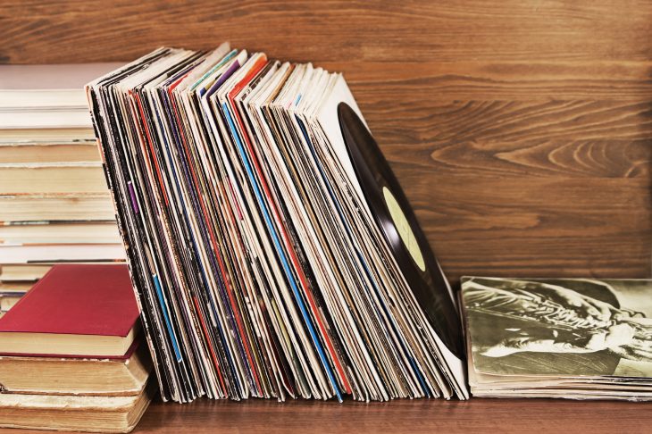 レコードを保管している様子