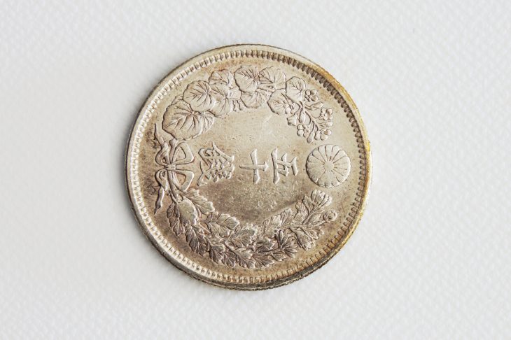 明治のお金の価値はどのくらい？現代との比較や偽物の見分け方も解説