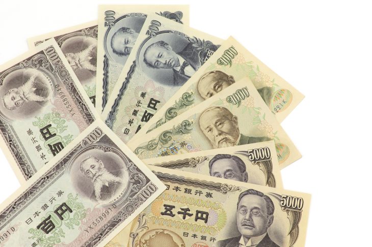 さまざまな種類の紙幣