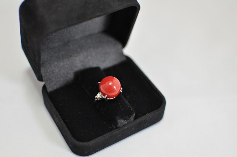 赤珊瑚の見分け方とは？自宅での簡易チェックや価値を守る保管方法