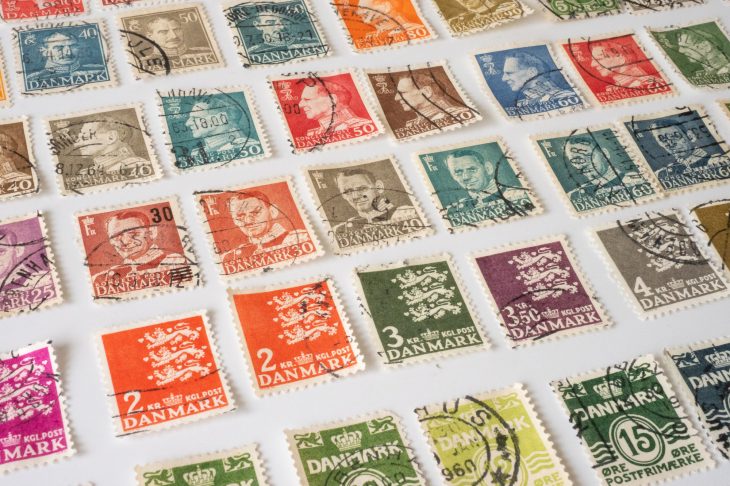 さまざまな額面の使用済み切手