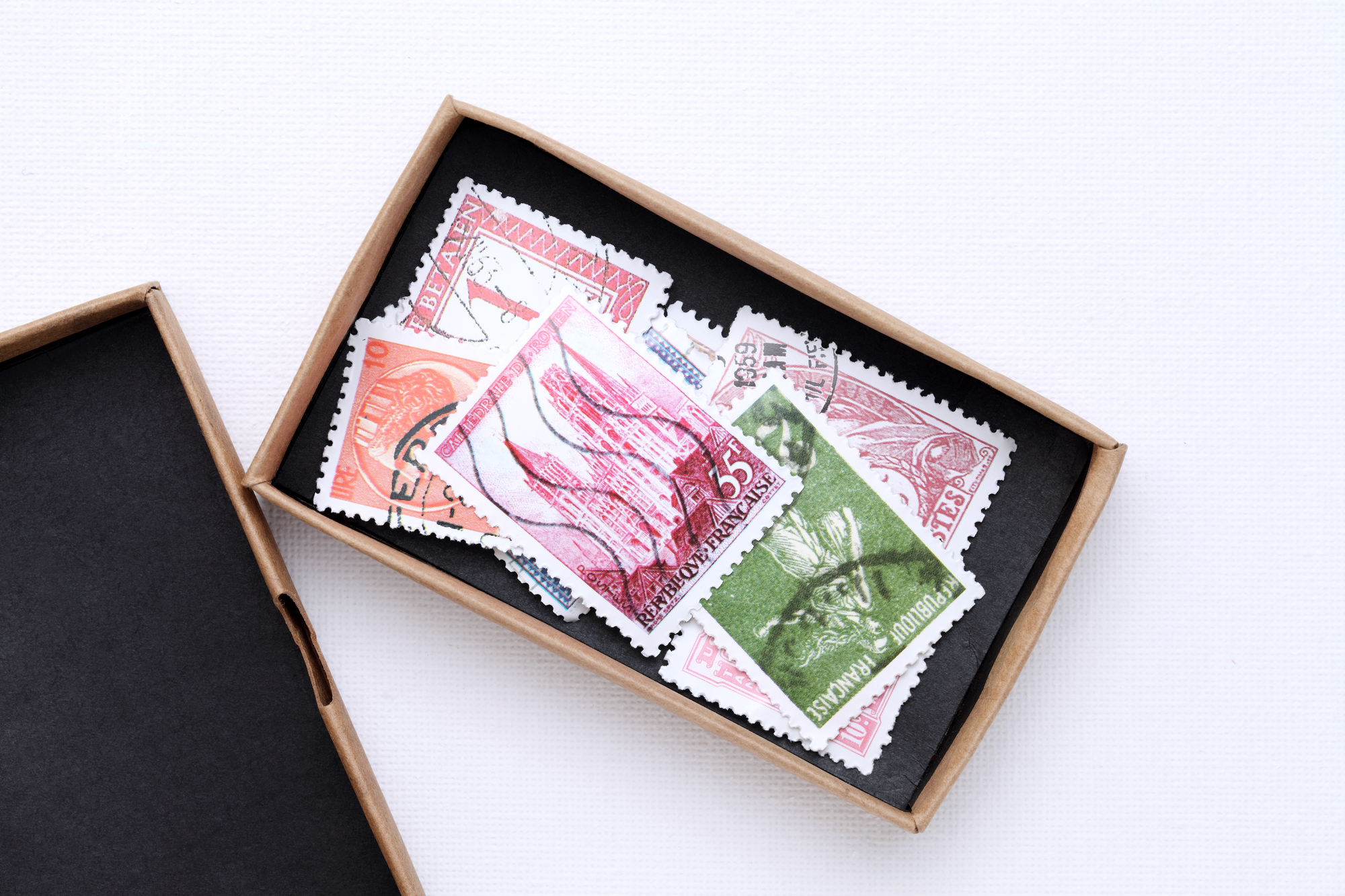 切手の買取相場は？種類や状態別の相場目安と高く売るポイントを解説