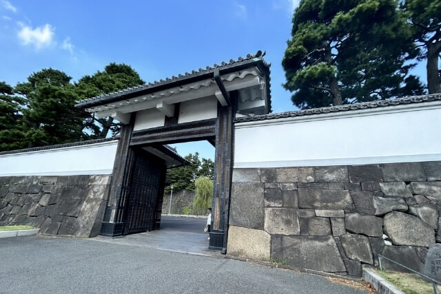 「天皇陛下記念切手」とは?価値と買取相場