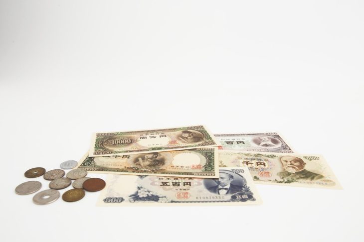 日本の古い紙幣と小銭