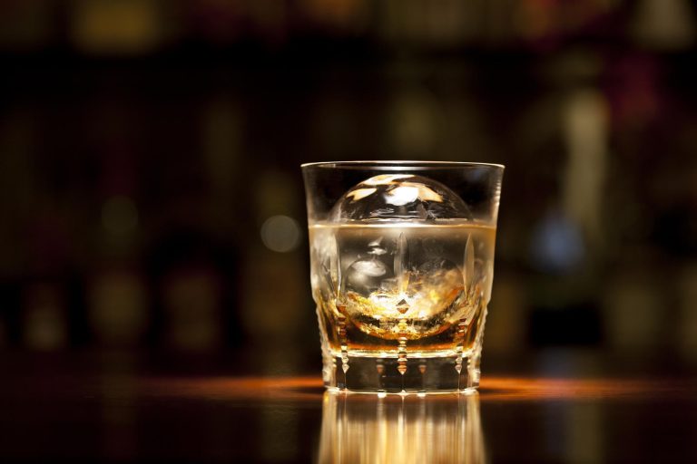 シングルモルトとは？ウイスキーの基本から産地別の特徴とおすすめ銘柄まで解説