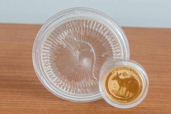 ケースに入ったカンガルー金貨と銀貨