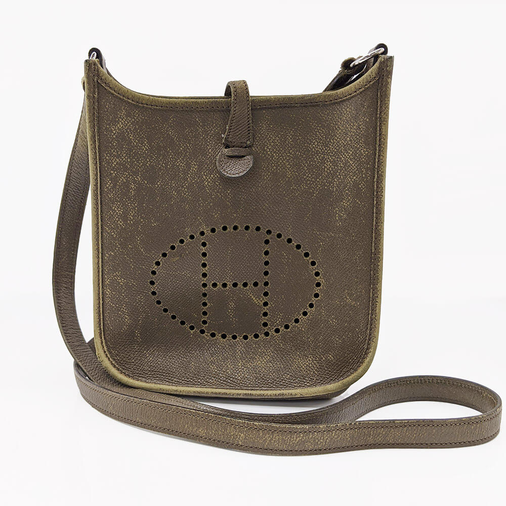 エルメス「ヴェスパ」はどのようなアイテム？デザインやサイズ、カラーなどを徹底解説