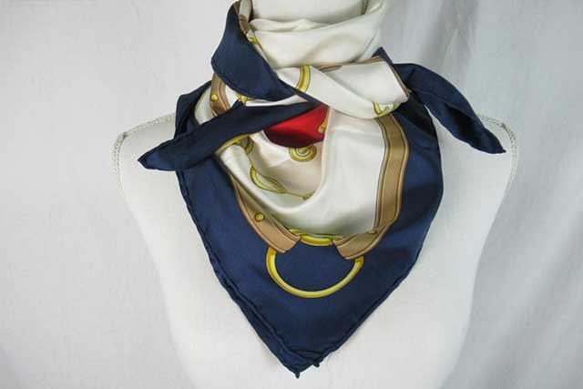 セリーヌ「スカーフ」を少しでも高く買い取ってもらうには