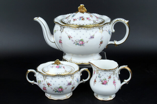 資産価値の高いロイヤルクラウンダービーのティーセット