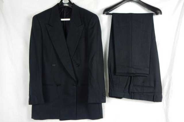 いらないスーツの買取価格は？買取相場や高く売るためのポイントなどを解説