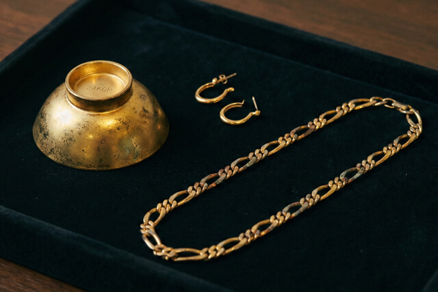 金杯やアクセサリなど、買取査定の対象となるさまざまな24KGP（金メッキ）製品の事例