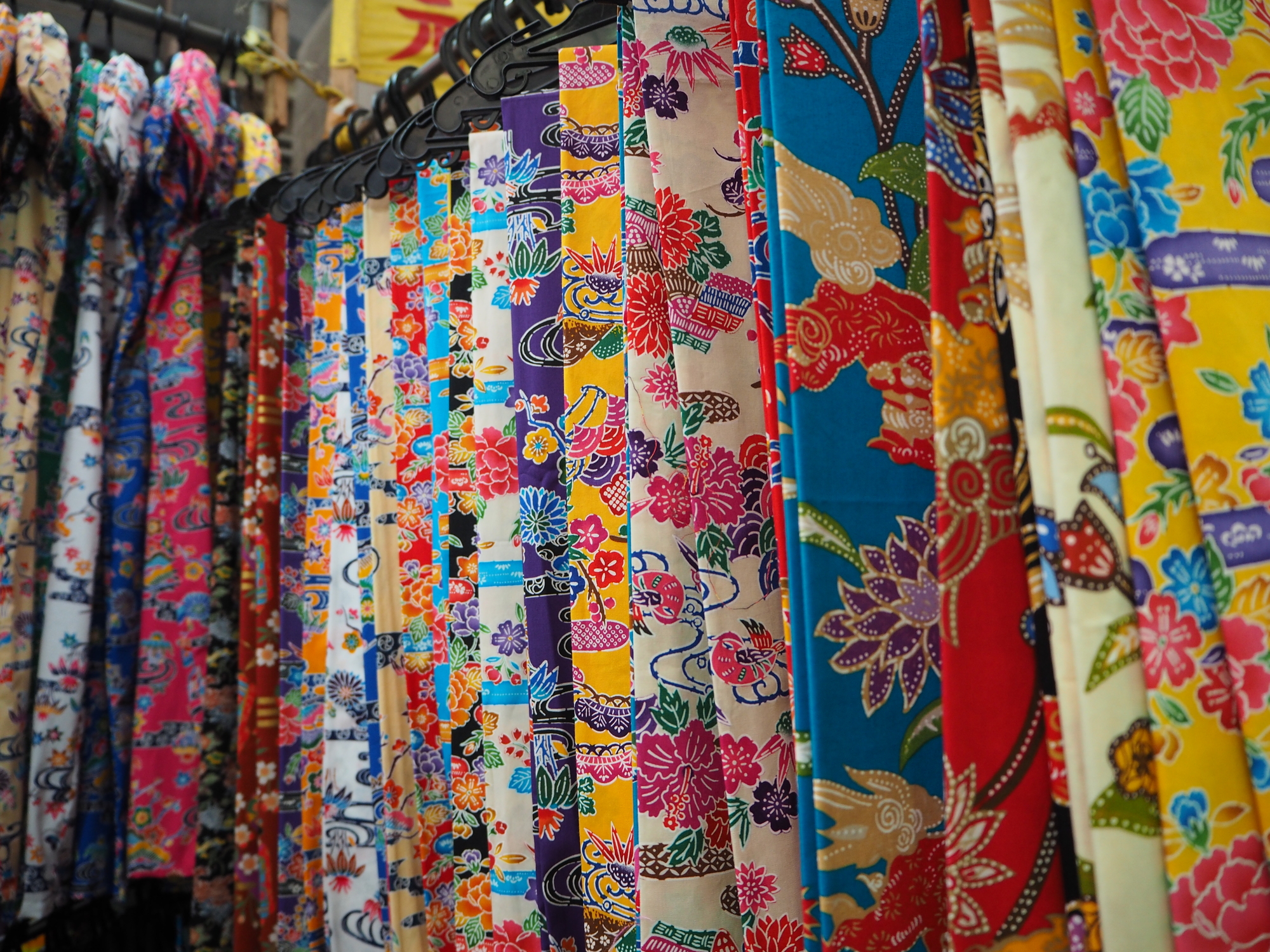 紅型の値段はどのくらい？高値が付きやすい作品の特徴と売却方法