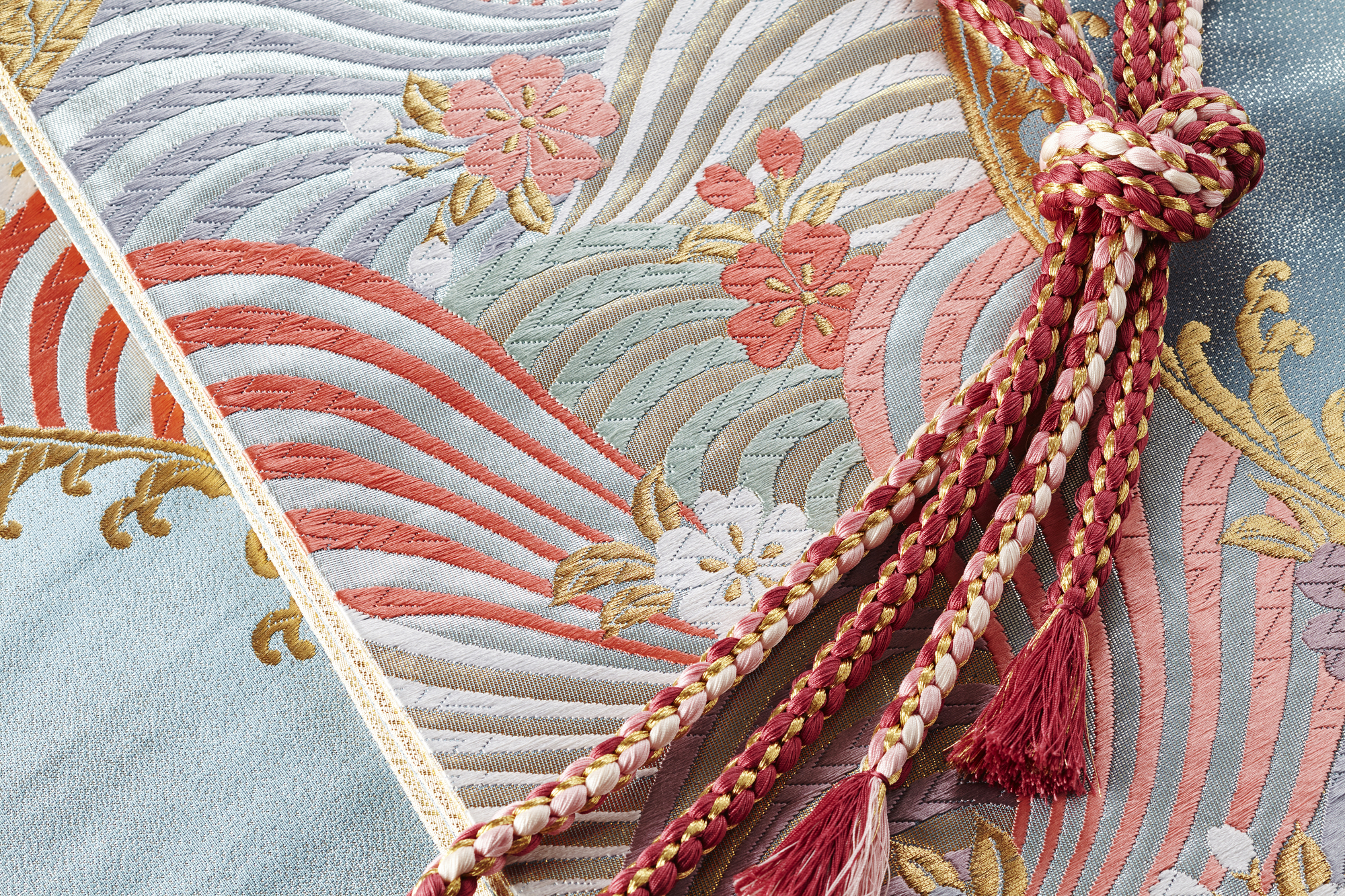 丸帯とは？袋帯との違いから価値、現代での使い方まで解説