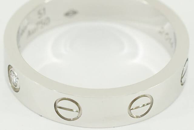 カルティエLOVEリングの定価はいくら？主要モデルやダイヤ入りリングの種類も解説
