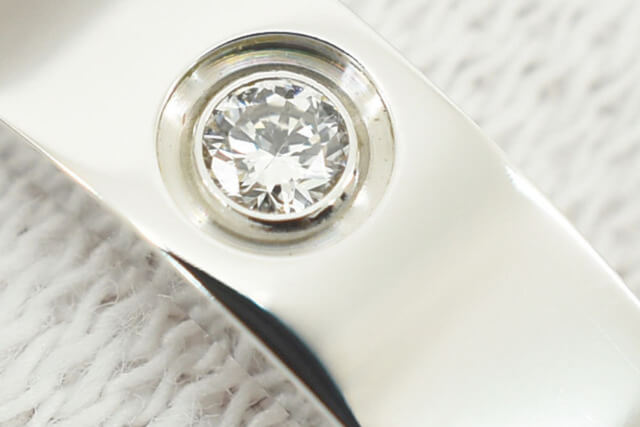 カルティエLOVEリングの定価はいくら？主要モデルやダイヤ入りリングの種類も解説