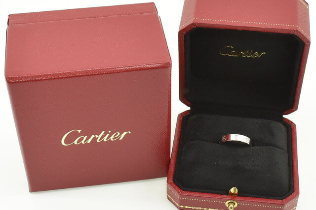 カルティエLOVEリングの定価はいくら？主要モデルやダイヤ入りリングの種類も解説