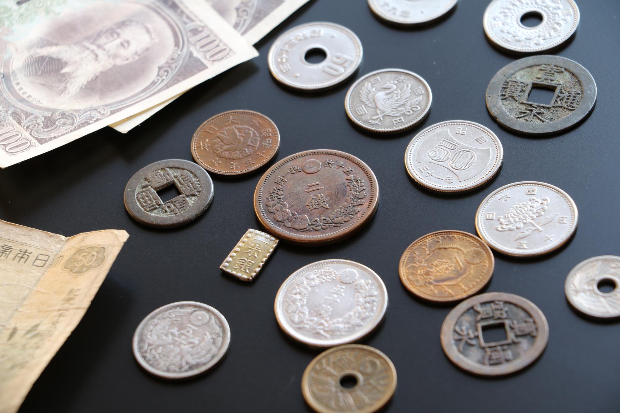 【古銭】買取価格表で相場を確認！価値を見分けるポイントと高く売るコツ