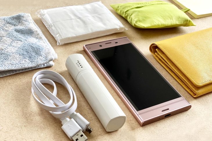 スマホや財布、ティッシュ、ハンドタオルなどの小物類
