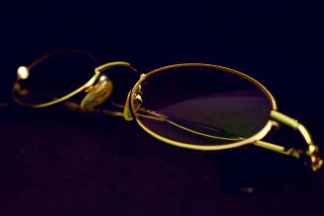 金縁メガネはダサい？高く売れるブランドや純度ごとの買取市場動向