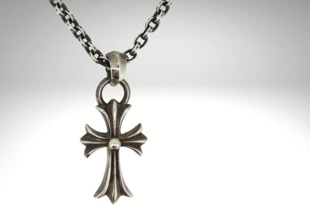 銀を売るタイミングはいつ?高く売れる銀製品や人気のシルバーアクセサリーブランド