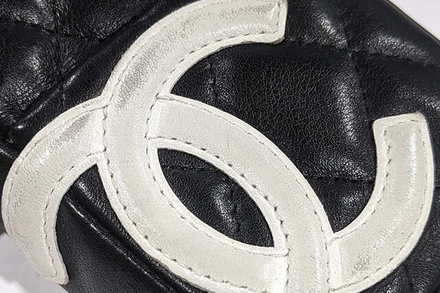 日常使いによる擦れや黒ずみがあるカンボンラインの白ココマーク｜少しでも高く売るためのお手入れの注意点