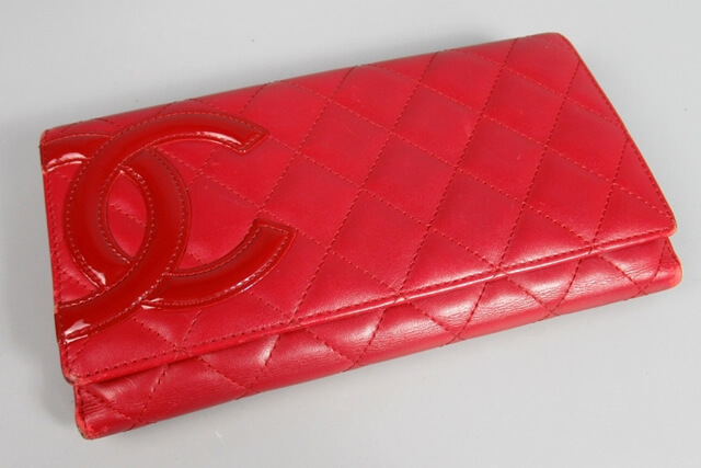 シャネル「カンボンライン」の赤い長財布｜代表的なアイテムと買取相場