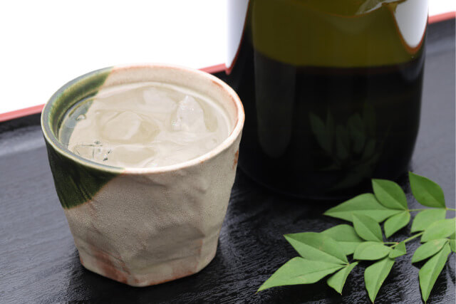 幻の麦焼酎「百年の孤独」はいくらで売れる？買取相場とお酒を高く売るコツ