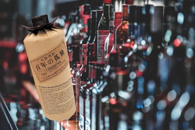 幻の麦焼酎「百年の孤独」はいくらで売れる？買取相場とお酒を高く売るコツ