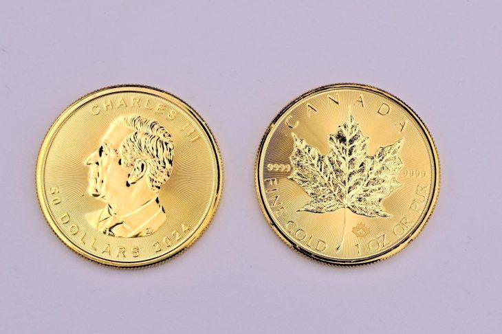2枚のメイプルリーフ金貨