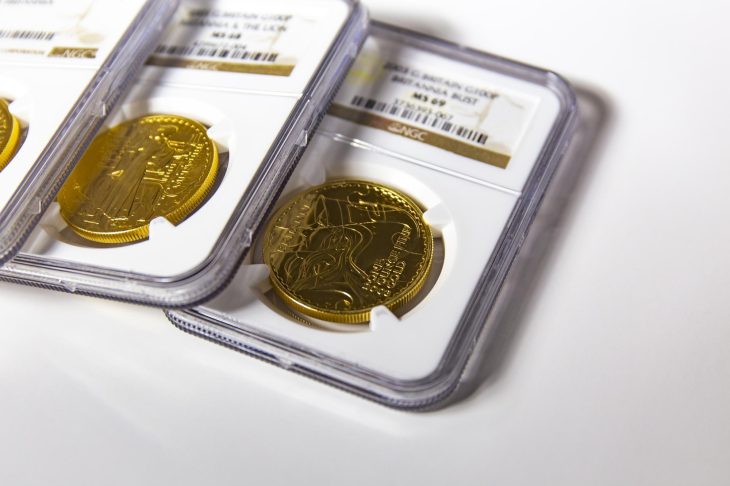 ケースに入った金貨